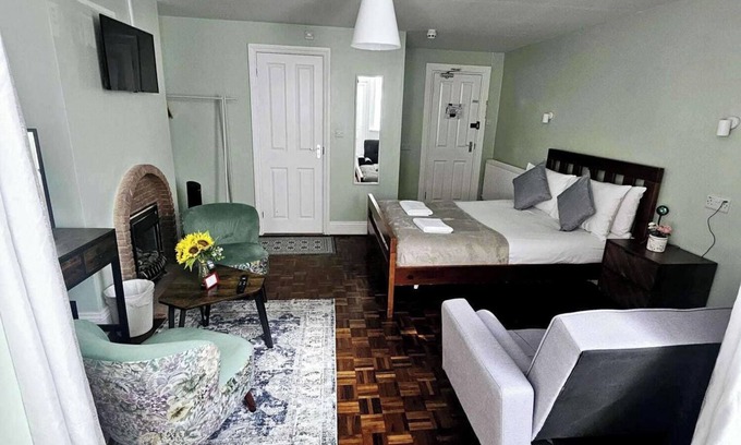 Southsea Apartment | Sleep 6 Seaside Escape - Ev22kwh,Self Check-in