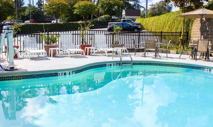 Columbus Hotel | Sleep Inn & Suites Columbus - State University Area