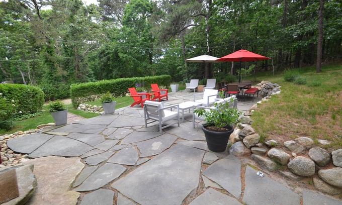Edgartown House | Sleeps 10+ New reno in 2022 - beautiful patio - 8 Min walk to downtown Edgartown