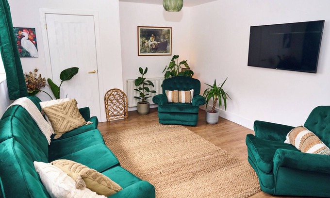 Manchester House | Sleeps 12 | Family + Event Space Near Manchester City Center with Hot Tub
