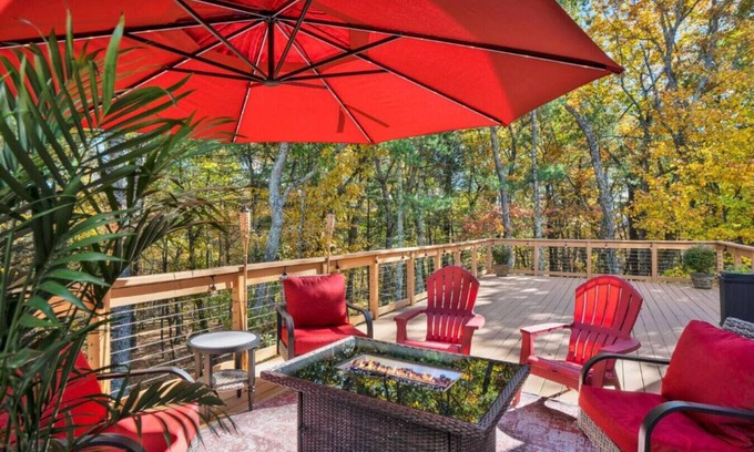 East Stroudsburg Apartment | Sleeps 12 | Sauna+Bar+Basement Game Room+Fire Pits