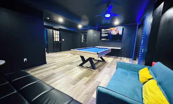 Buford House | ☀️SLEEPS 12🏠 WITH PRIVATE INGROUND SWIMMING POOL/POOL TABLE/AMENITIES