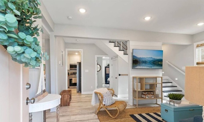 Hampton House | Sleeps 14; House for large extended family