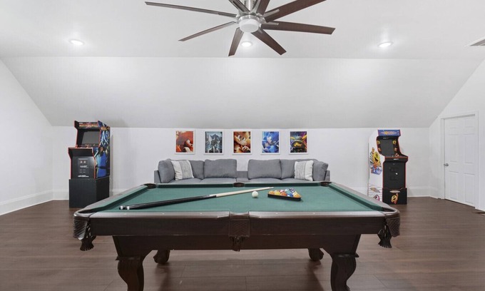 Montgomery Apartment | Sleeps 15 Movie Room Gameroom Free Parking