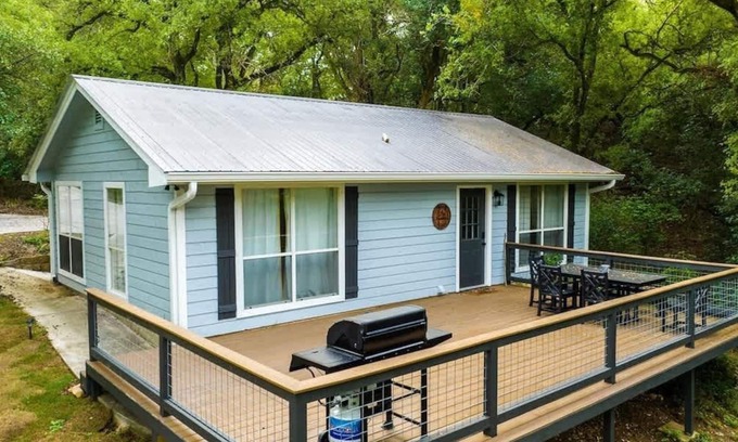 Kyle House | Sleeps 30 | 5 Houses | Pet Friendly | Fire Pit