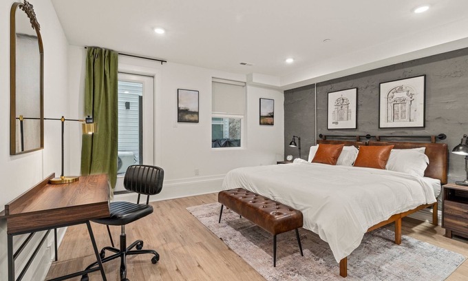 Old City Apartment | Sleeps 4 Walk to Liberty Bell Heart of Old City