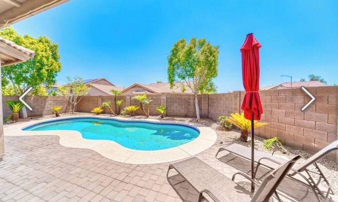 Cottonflower House | Sleeps 6, 3 BD,2 Ba, 4 beds, pool, pets, Goodyear