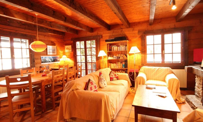 Les Carroz-d'Araches Ski Chalet | Slope-Side Chalet with 4 Bedrooms, Mountain Views, and Modern Amenities