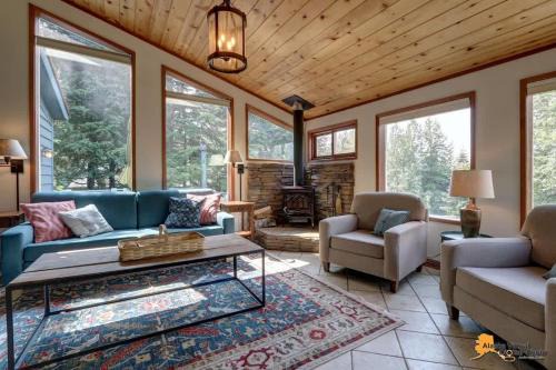 Alyeska House | Slopes & Spokes-Alaska with Large HOT TUB