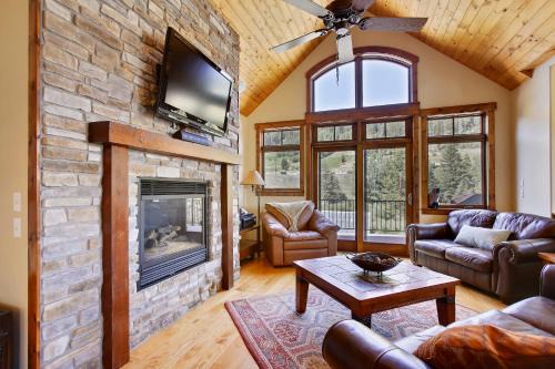 Old Town House | Slopeside Luxury Villa 126 Next To Resort I Steam Shower I Amazing Views I Best Price I FREE Adventures Daily