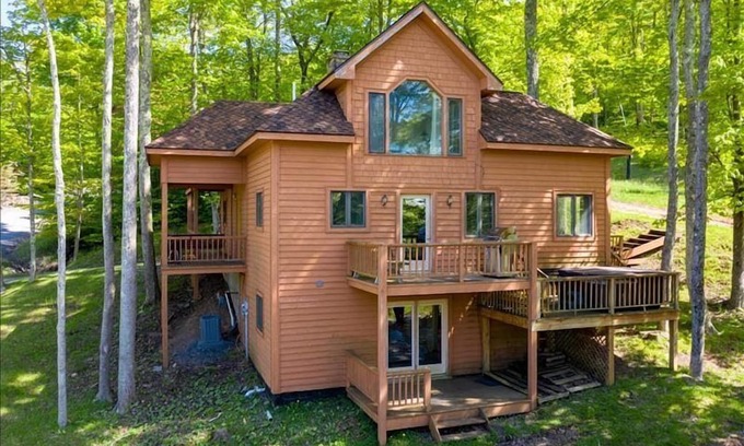 Canaan Valley House | Slopeside on Timberline Mountains, Salamander Trail! Hot Tub, Firepit! NF39
