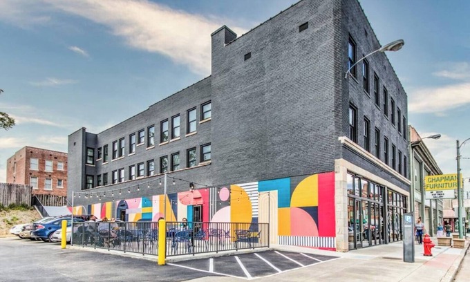 Downtown Memphis Apartment | SM 203 · Super Central Location! Historic but Modern!
