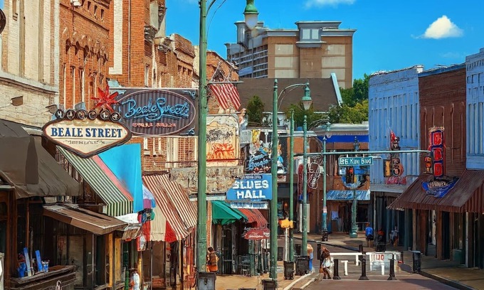 Downtown Memphis Apartment | SM 204 · Historic Revival, Walking to Memphis` Best!