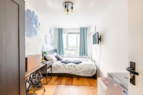 Nieuwmarkt en Lastage Bed & Breakfast | SM Center located room on the canal