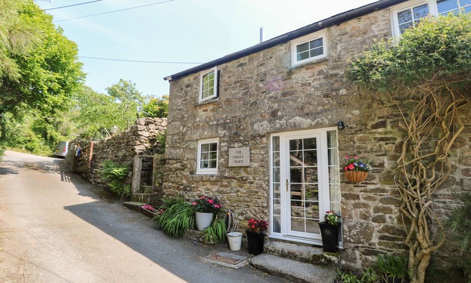 Henwood Cottage | SMALL BARN, pet friendly, character holiday cottage in Upton Cross