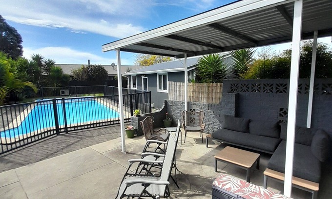 Whakatane House | Small house with pool access close to Ohope Beach and riverside walk.