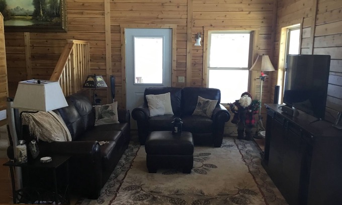 Wetmore Cabin | Small log cabin in the woods