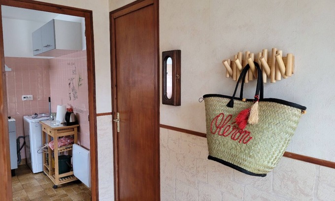 Saint-Pierre-d'Oleron House | Small, quiet house in La Cotinière, close to shops and ocean.