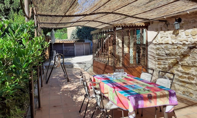 Gaujac House | Small stone house located in a picturesque Provencal village