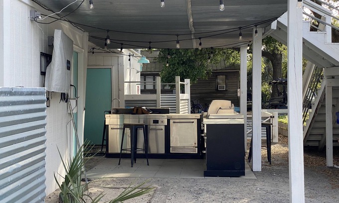 Folly Beach Apartment | Small Studio located in the Heart of Folly-behind Bert’s Market!