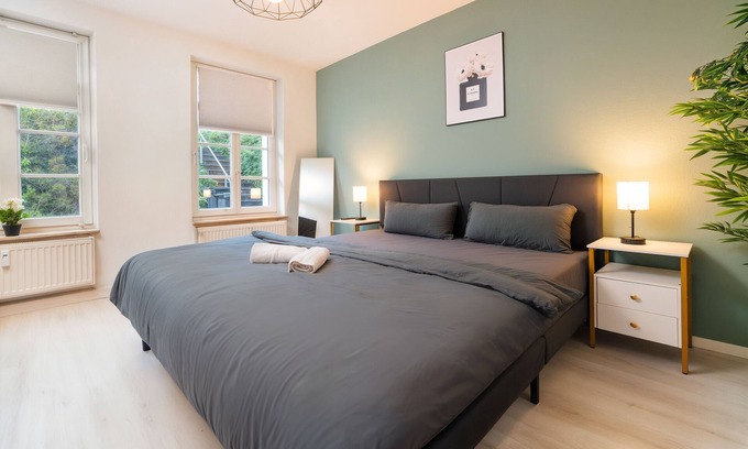 Rott Apartment | ☆Smart Home - Wuppertal - Perfect for 6-8 Guests! Central - Parking - Netflix