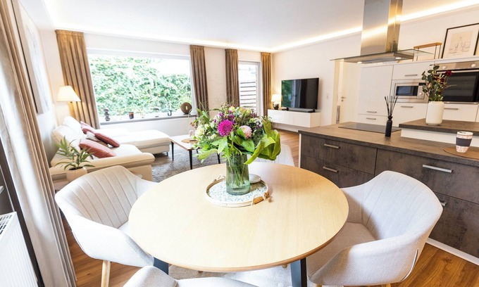Bad Zwischenahn Apartment | SmartFewo: Suite | Central | Terrace | Parking