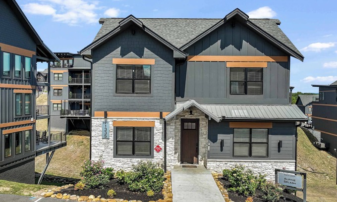 Sevierville Ski Chalet | Smith Creek Reserve Luxury | Waterpark & Mountain Views