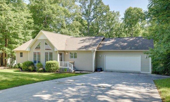 Moneta House | Smith Mountain Lake Home w/Private Hot Tub & Dock