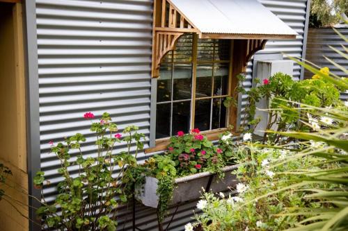 Bridgewater House | Smithy Cottage - Rustic 2 storey stone and iron cottage - near wineries - Hahndorf - nature