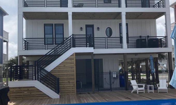 Holden Beach House | Smoke Free 2nd Row BEACH ACCESS ACROSS THE ST 5 Bedrooms 5.5 Baths ElevatornPool