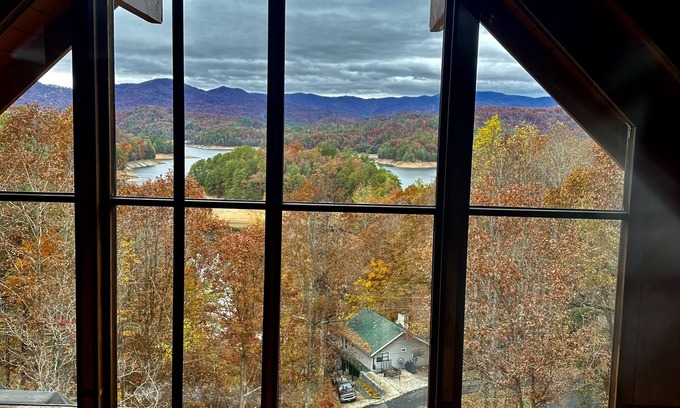 Unaka House | Smokey View Retreat - The name says it all
