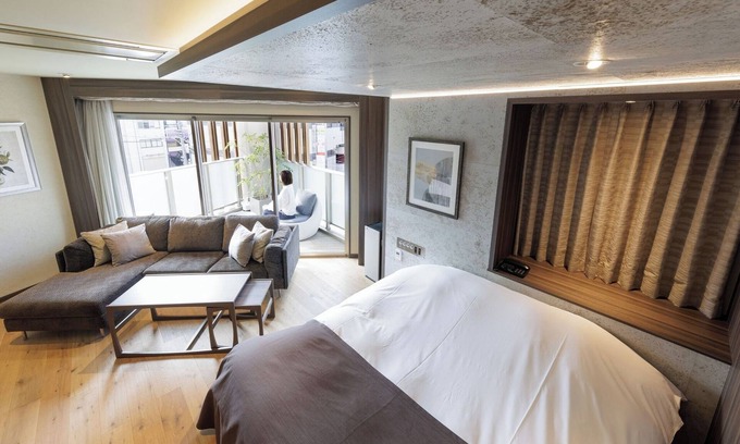 Hiroshima City Centre Hotel | Smoking Suite double room with balcony with bat/Hiroshima Hiroshima
