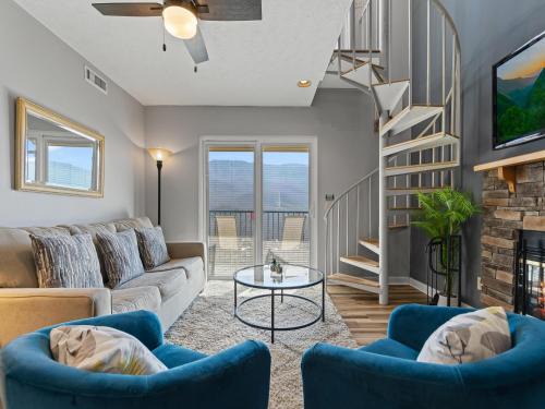 Gatlinburg - Pigeon Forge Apartment | Smoky Sunrise Getaway - Deer Ridge Mountain Resort C305