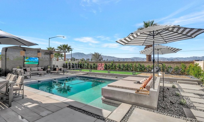 Coachella House | Smooth Giant - DELUXE show stopper WOW factor, unbelievable pool and backyard!