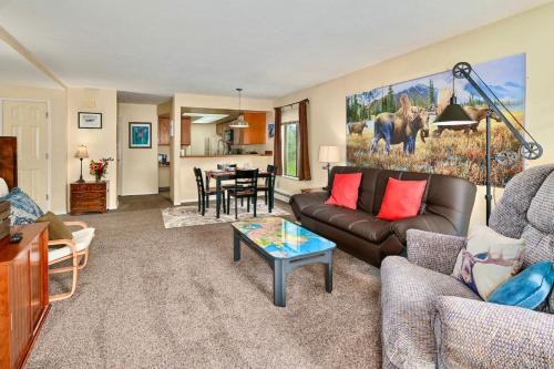 Kenai House | Sneaky Moose Townhome 2BR 2BA