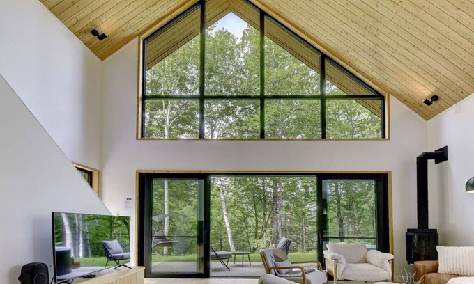 Mont-Tremblant Ski Chalet | Snohaus Chalet with Private Hot Tub