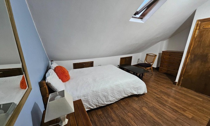 Slough Apartment | SnoozeDen Wellesley Slough Station | Double Room