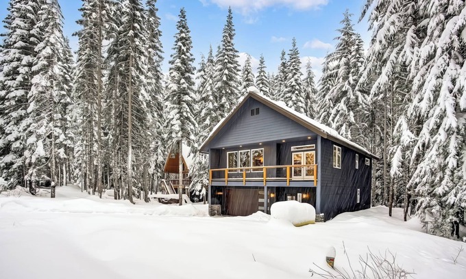 Snoqualmie Pass Cabin | Snoqualmie cabin and sanua - 5 mins to skiing