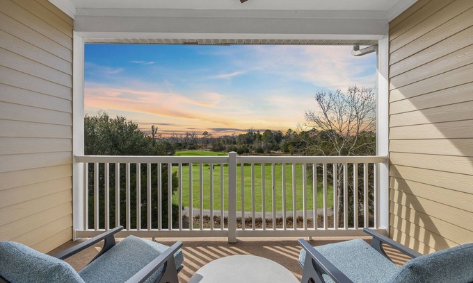North Myrtle Beach Villa | Snowbird Comfort & Luxury: Modern Barefoot Villa Overlooking Norman's 9th Hole