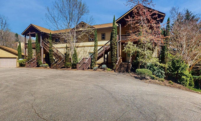 Whittier Condo | Snowbird-friendly mtn-view condo with heated pool, sauna, hot tub, pickleball