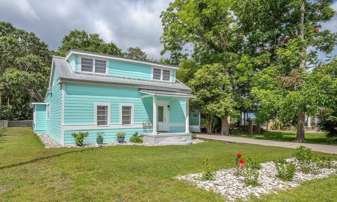 Apalachicola House | SNOWBIRDS WELCOME!nApalachicola Southern Charm