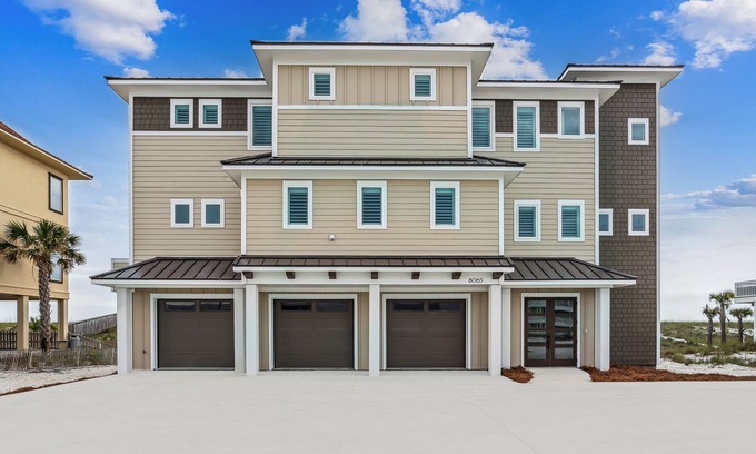 Navarre Beach House | Snowbirds Welcome! Brand-New Gulf Front Beauty – 6BR | 6.5BA | Sleeps 14!