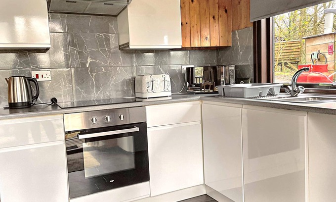Llanybri House | Snowdrop 10-Hot Tub-Woodlandlodges-St Clears-Pembrokeshire