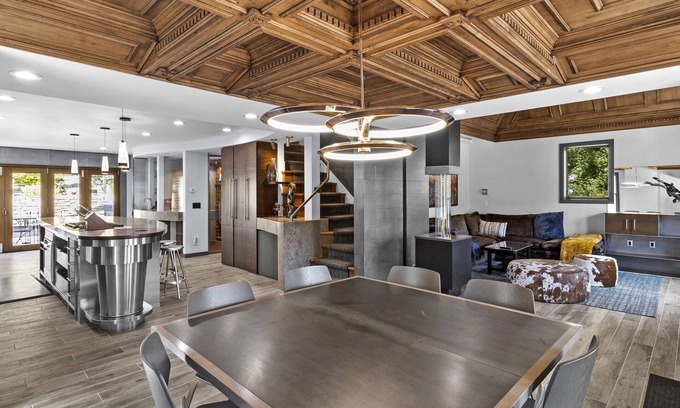 Downtown Park City Ski Chalet | "SNOWFUN WINE CHALET" - Premium Ski, Entertain, Game Room, Parking, Old Town