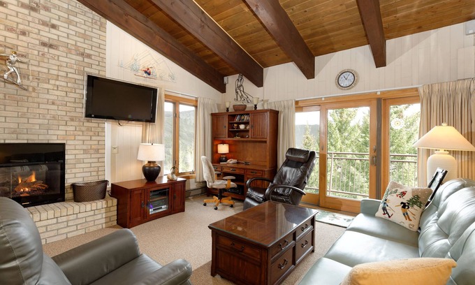 Snowmass Village Apartment | Snowmass,Timberline, #301,Large Ski in Ski out Studio Loft