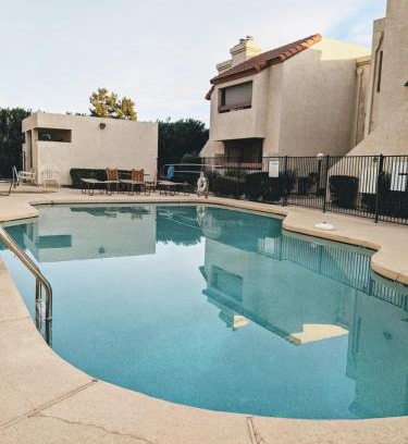 South Scottsdale House | Snug 2br Condo W Pool, Patio, Wd Near Old Town
