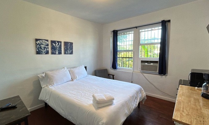 Westlake Apartment | Snug Studio Stay for Two in LA