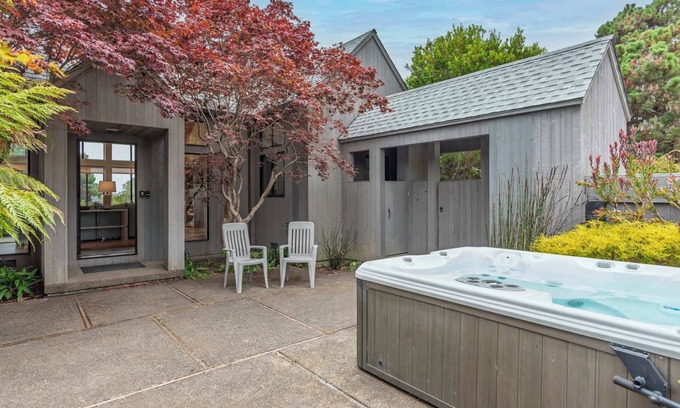 Sea Ranch House | Soak in Ocean Views at Blair w/Hot Tub!