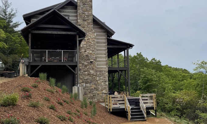 Fairview House | Soak in the View at the Gray Fox