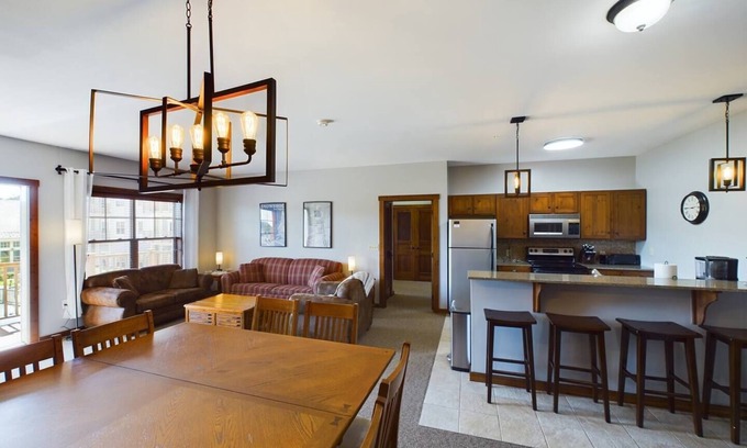 Snowshoe Condo | Soaring Eagle Ski-in - Ski-out Condo with Hot Tubs